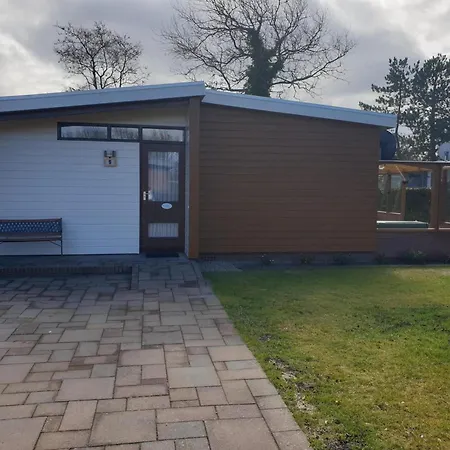 別荘 Comfortably Furnished 6-person Sint Maartensvlotbrug