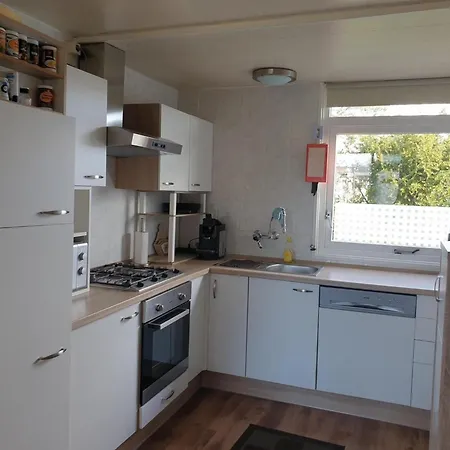 Comfortably Furnished 6-person