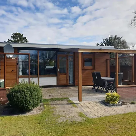 別荘 Comfortably Furnished 6-person Sint Maartensvlotbrug
