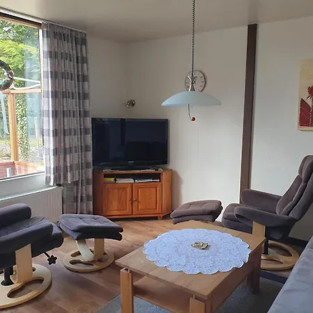 Comfortably Furnished 6-person *