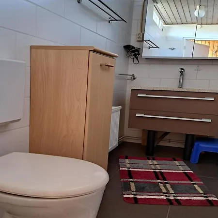 Comfortably Furnished 6-person